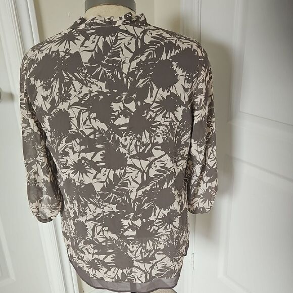 Brown and Crwam Relaxed Blouse with 3/4 Sleeves - Picture 5 of 15